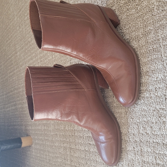 Women's Brown Leather Ankle Boots - Picture 1 of 3